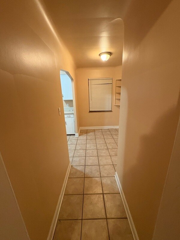 Building Photo - 14836 Rutherford St