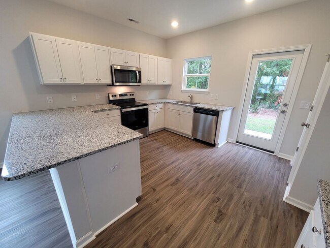 Foto del edificio - Welcome to our townhouse in the beautiful location of Leland, NC.