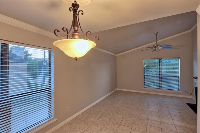 Building Photo - 2025 Augusta Dr