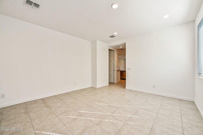 Building Photo - 8909 W Palo Verde Dr
