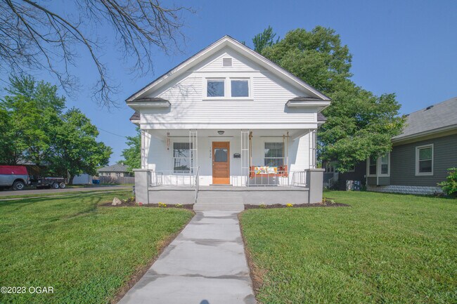 Building Photo - 1830 S Empire Ave