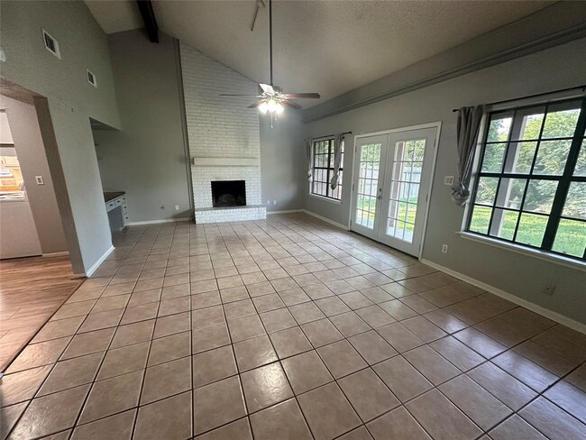 Building Photo - 10813 Scenic Dr
