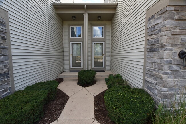 Building Photo - 589 Conservatory Ln