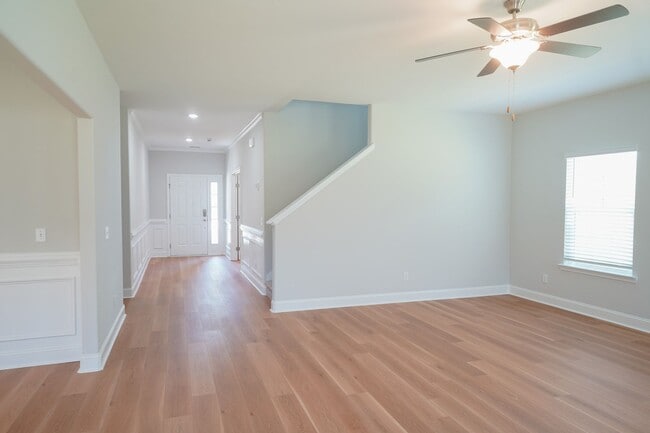 Foto del edificio - Available Now!