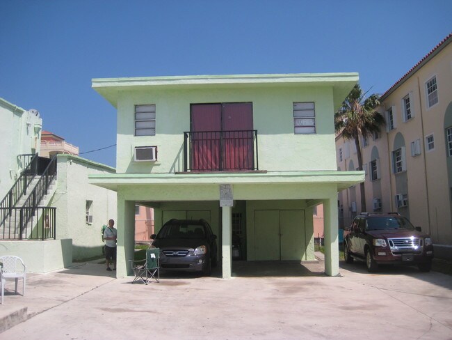 Building Photo - 360 Van Buren St