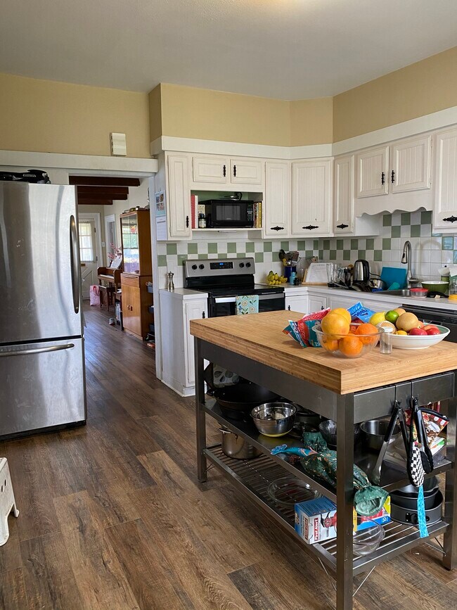 Kitchen - 4837 SE 60th Ave