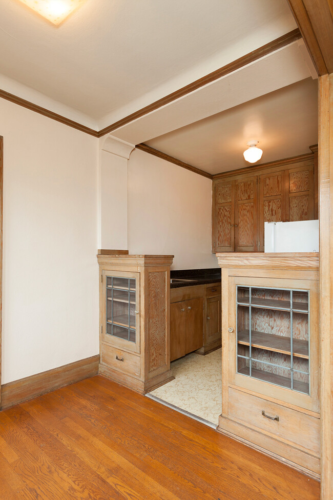 Building Photo - 411 N 63rd St