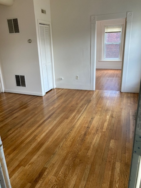 24-9 Living room - 24 Eden St
