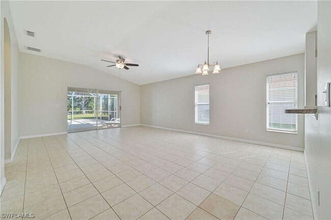 Foto del edificio - 15581 Beachcomber Ave