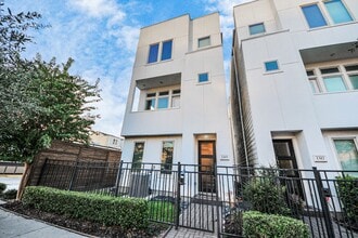 Building Photo - 1315 Nagle St