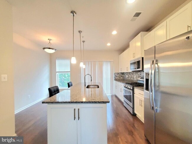 Building Photo - 135 Prado Ln
