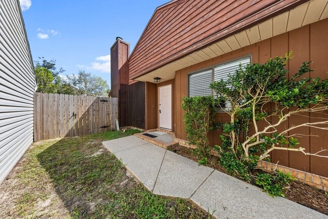 Building Photo - Charming 3 Bedroom in Niceville!