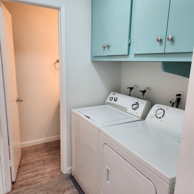 Foto del edificio - Tierrasanta 4 bedroom 2.5 bath townhouse w...