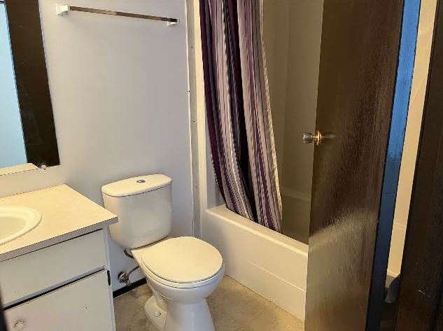 Building Photo - 3 Bed 1.5 Bath Unit in Olds, AB