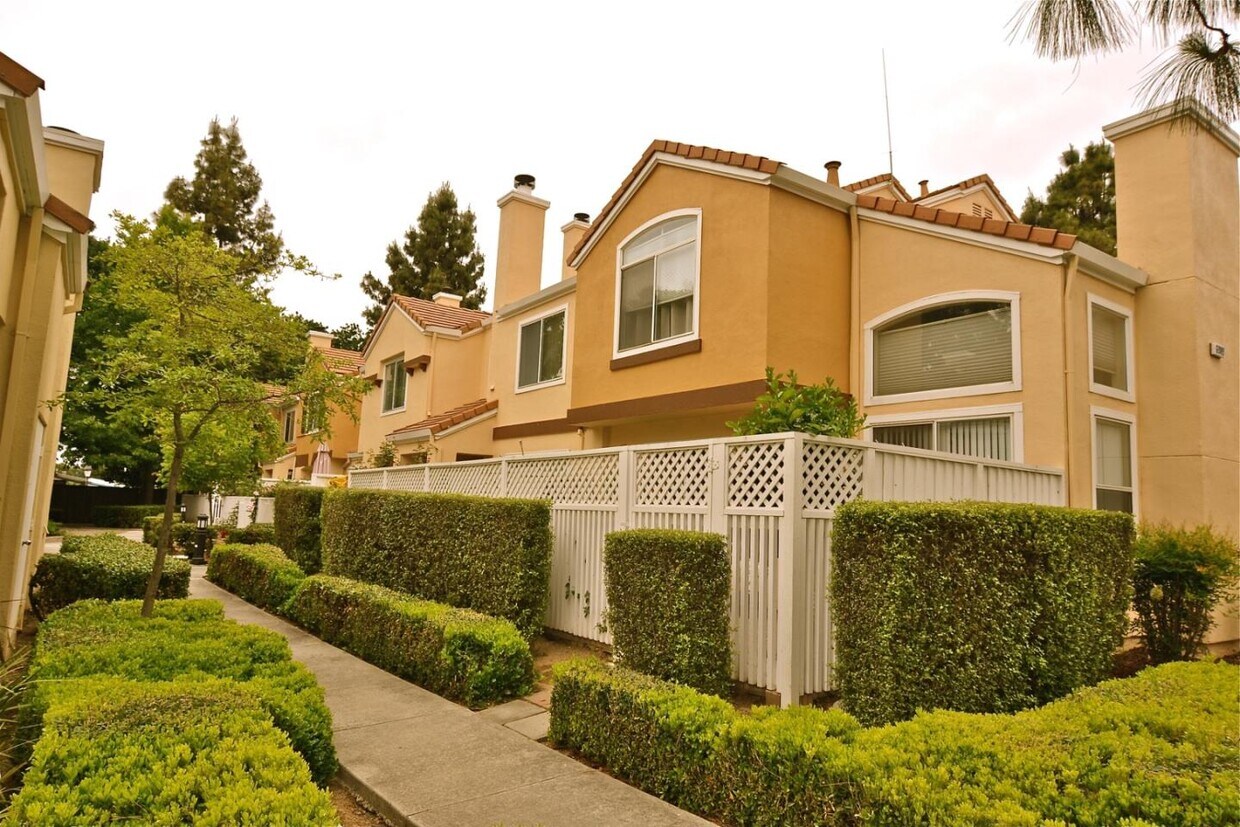 Foto principal - 6909 Rodling Dr
