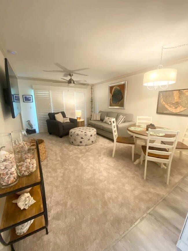 Building Photo - 2 bedroom 2 bathroom furnished seasonal rental