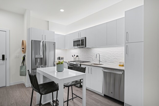 Modern Kitchen - Mason