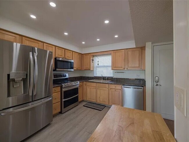 Foto del edificio - 10th FLR 2B/2BA Waterfront with Panoramic Intercoastal Views in 55+ Community