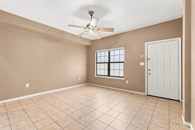 Building Photo - 1718 Roxella St