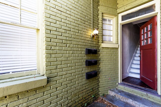 Building Photo - 2120 Herschel St