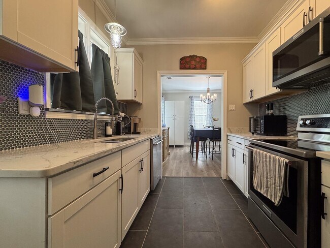 Foto del edificio - 3350 Highland Park Pl