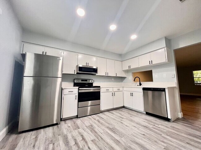 Building Photo - 5305 N Boulevard