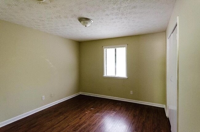 Building Photo - 113 Langford Ct