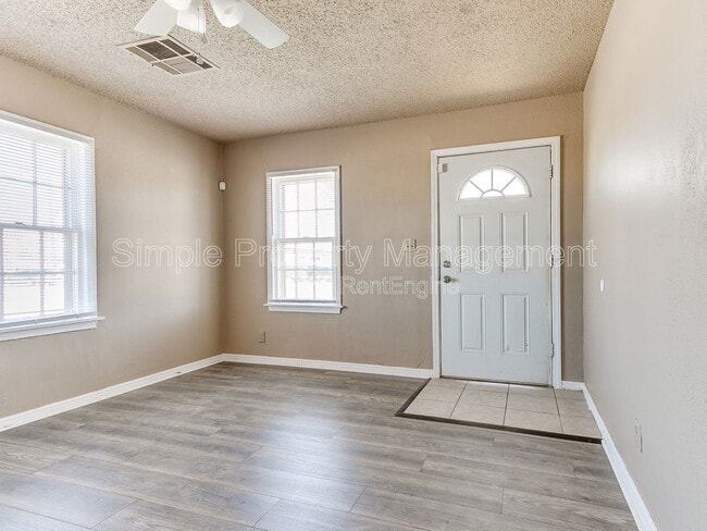 Building Photo - 4011 N Rockwell Ave