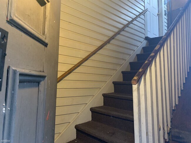Building Photo - 2 br, 1 bath Duplex - 1135 E Pearl Ave Upper
