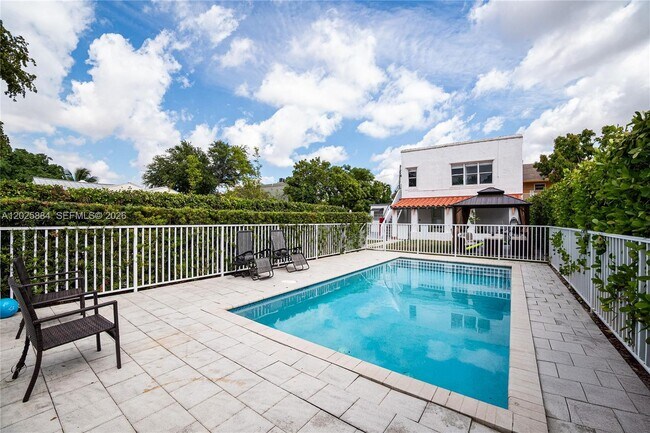 Foto del edificio - 2255 SW 10th St