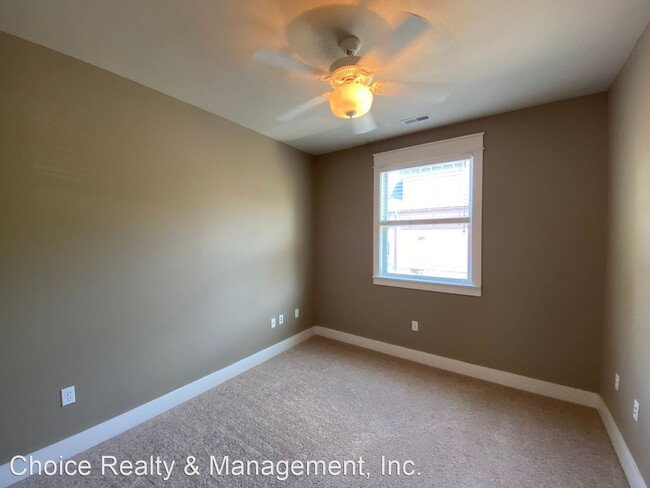 Building Photo - 2 br, 2 bath Apartment - 421 E. Hillside D...