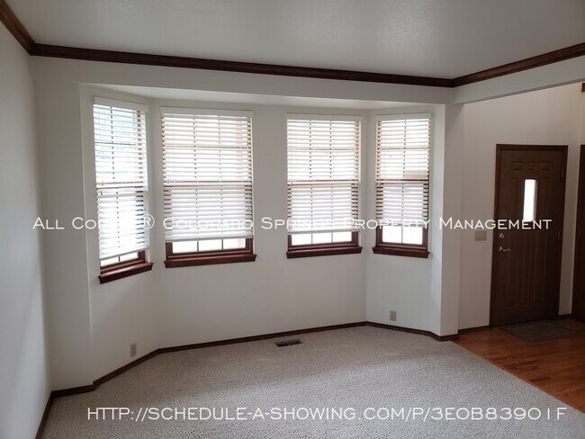 Building Photo - 2570 Stoneridge Dr