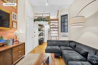 Building Photo - 163 Chrystie St