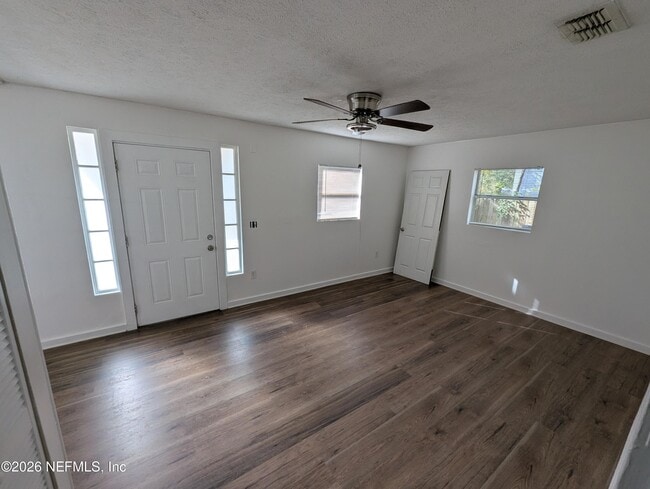 Building Photo - 3333 Myra St