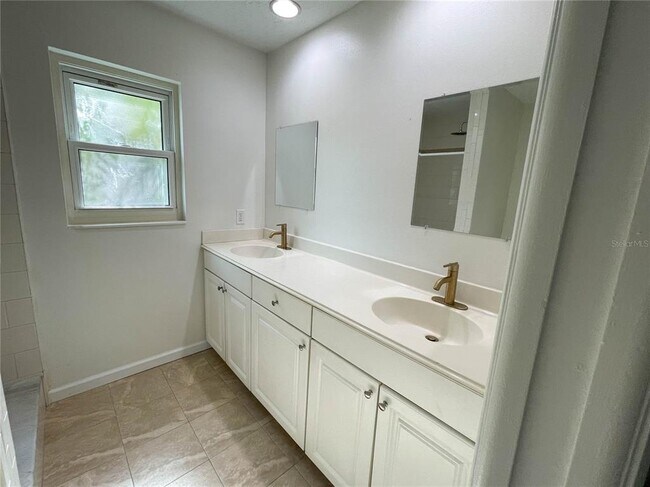 Foto del edificio - 2547 Wood Oak Dr