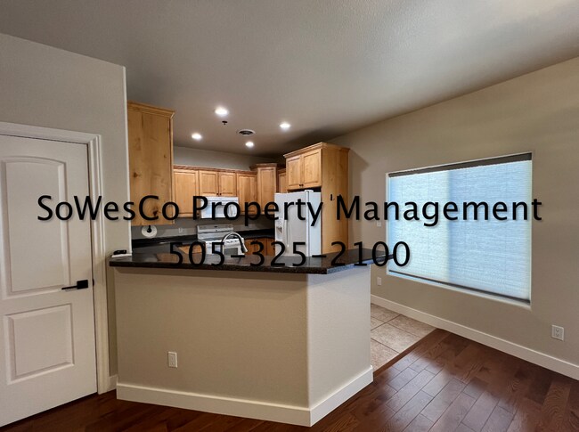Foto del edificio - Gorgeous Townhome in Central Farmington with Three Bedroom Plus an Office