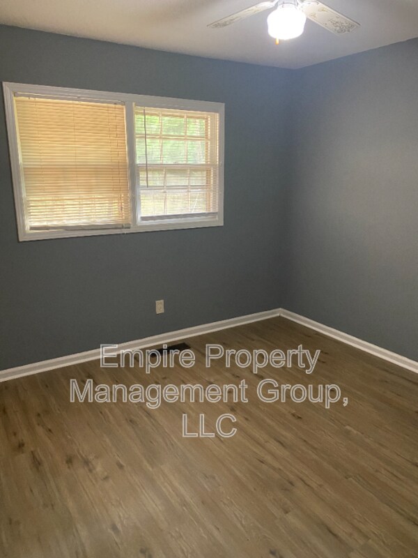 Foto del edificio - 5750 Dellwood Dr