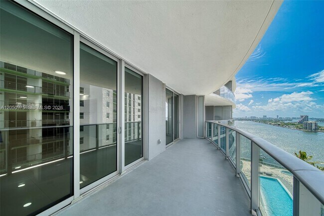 Foto del edificio - 488 NE 18th St