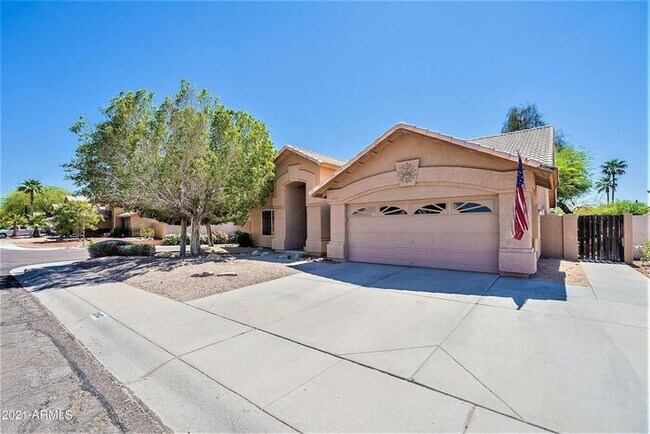 Building Photo - 4 Bedroom Home in the Heart of Ahwatukee for Rent