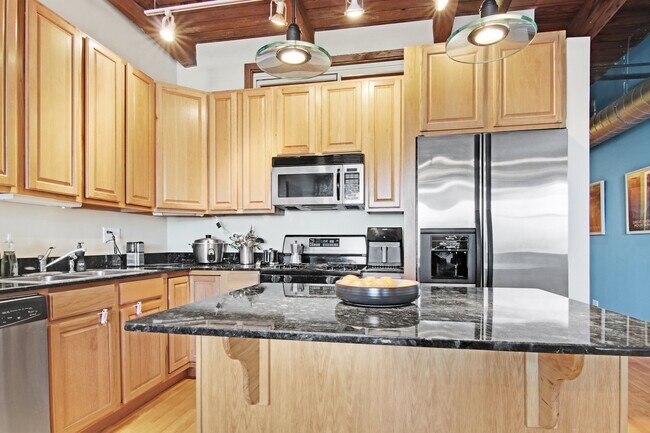 Foto del edificio - 1740 N Maplewood Ave