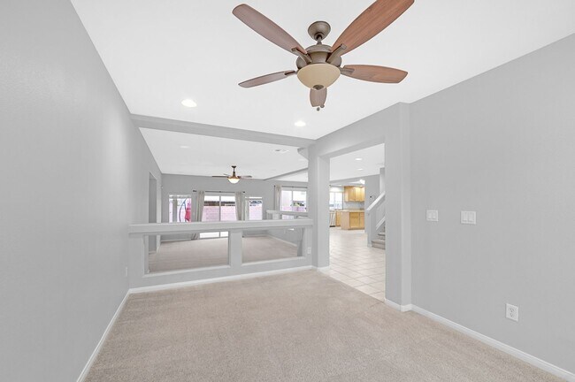 Foto del edificio - MOVE IN READY GORGEOUS 4-BEDROOM HOME WITH...
