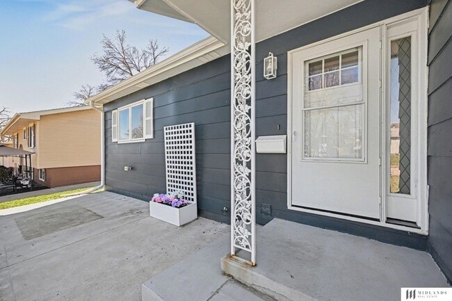 Photo - 8109 Valley Rd House