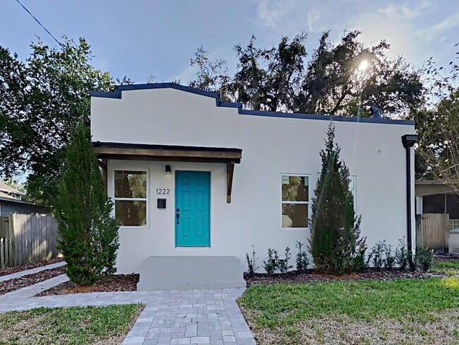 Building Photo - 1222 E Kaley St