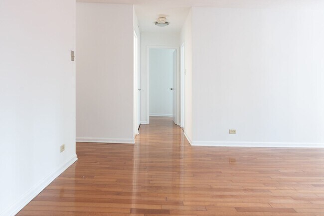 Foto del edificio - Streeterville Upgraded 2b/2b High-rise Condo