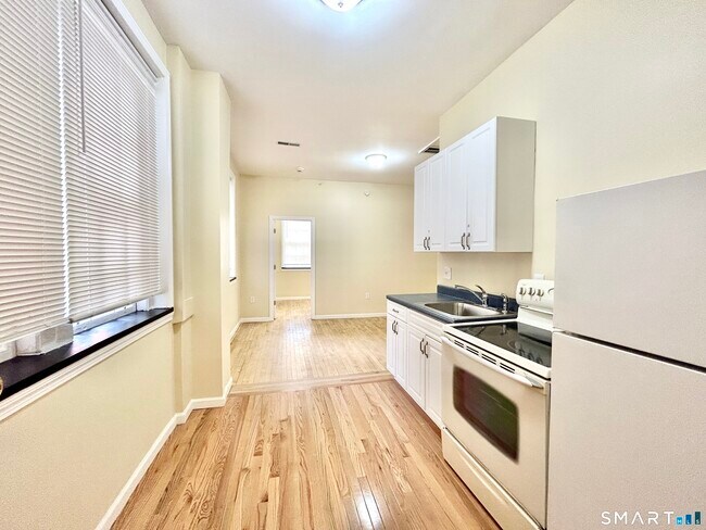 Foto del edificio - 135 W Main St