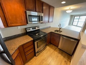 Building Photo - 100 Park Ave W