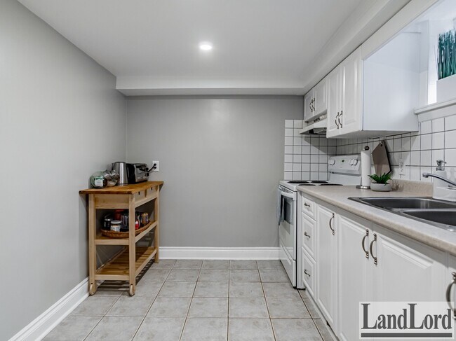 Building Photo - 65 Fairfield Ave