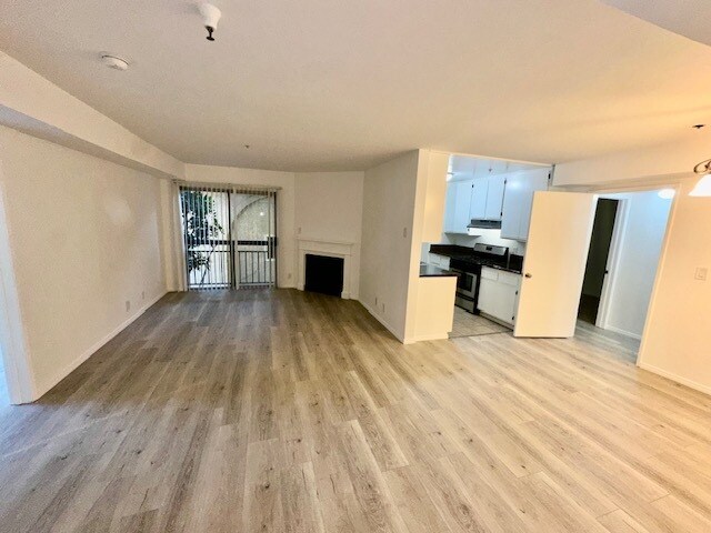 Foto del edificio - 8722 Burton Way