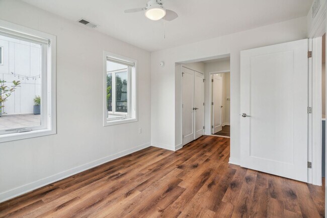 Interior Photo - Graduate Pointe