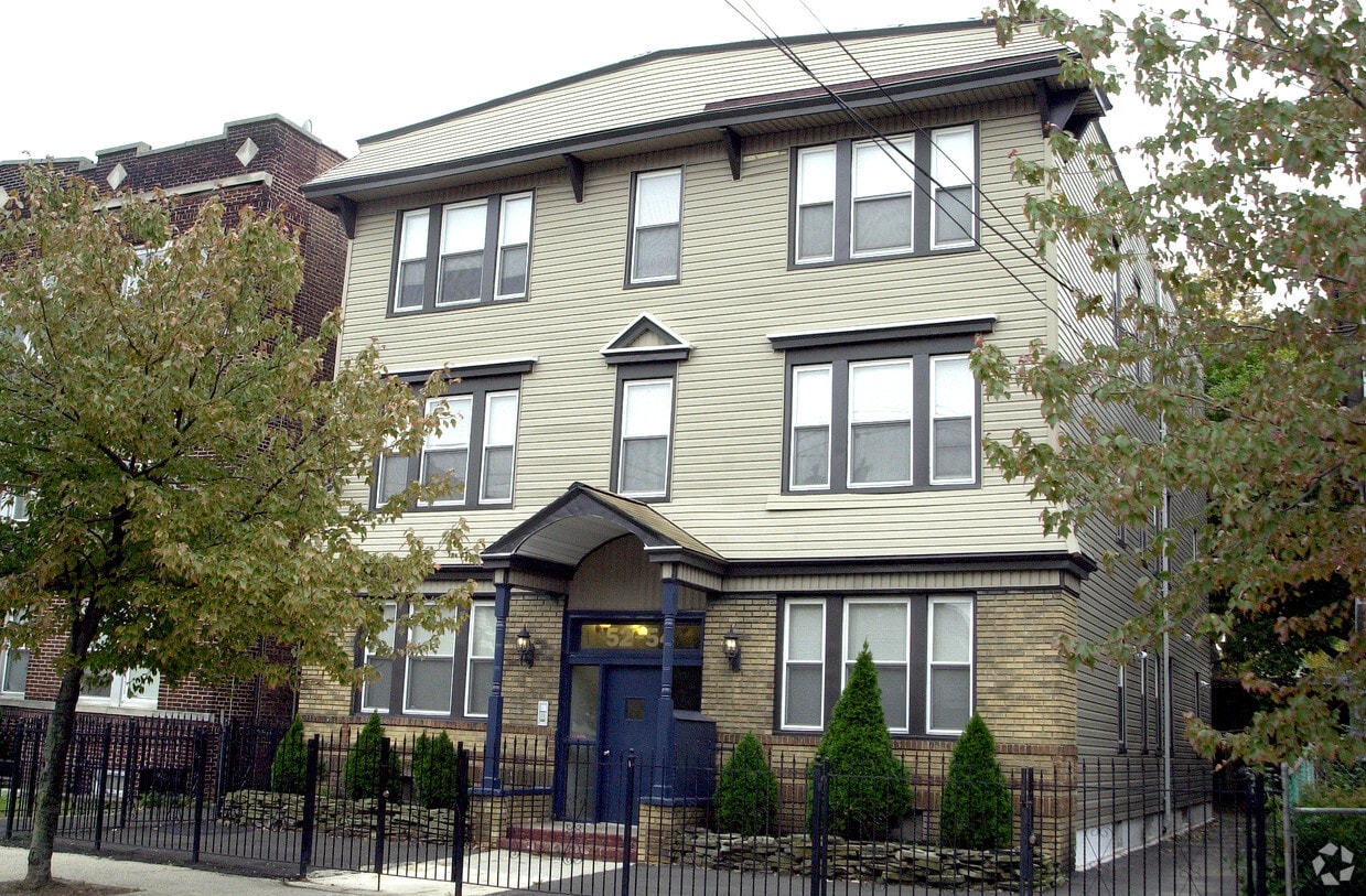 Primary Photo - 52 Millington Ave